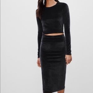 Aritzia // Wilfred // Black Velvet Crop Top